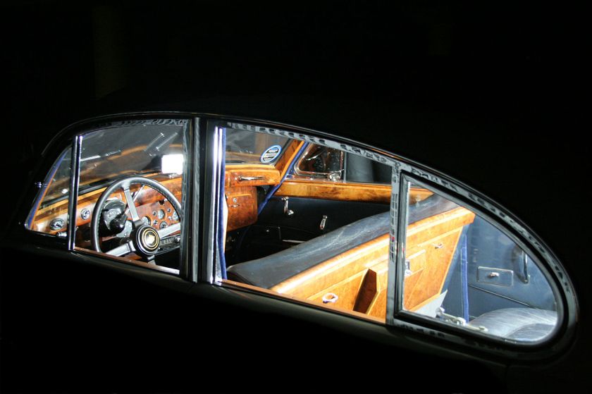 1960 Jaguar MK IX interior steering wheel