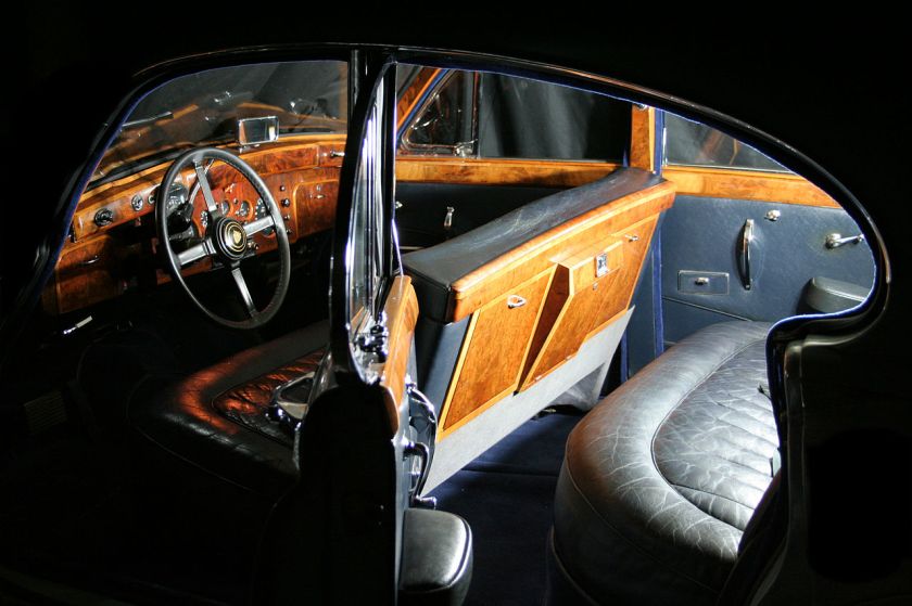 1960 Jaguar MK IX interior