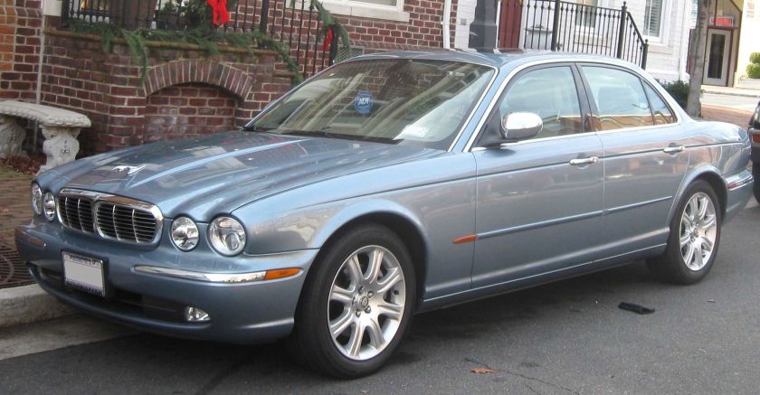 2004-2005 Jaguar XJ8 photographed in Alexandria, Virginia, USA. Vanden Plas