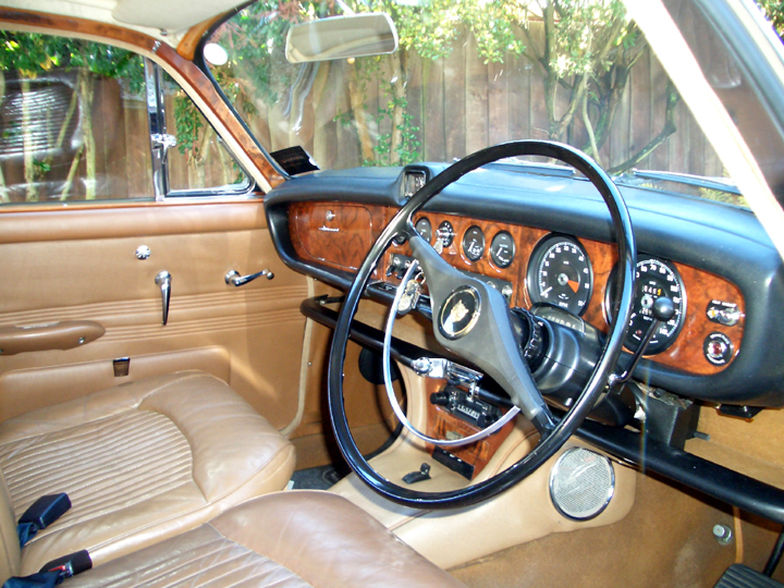 Jaguar 420 interior