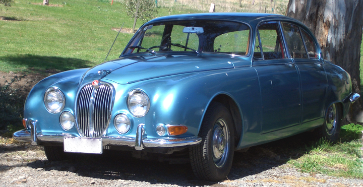 Jaguar S-Type (opalescent silver blue metallic)