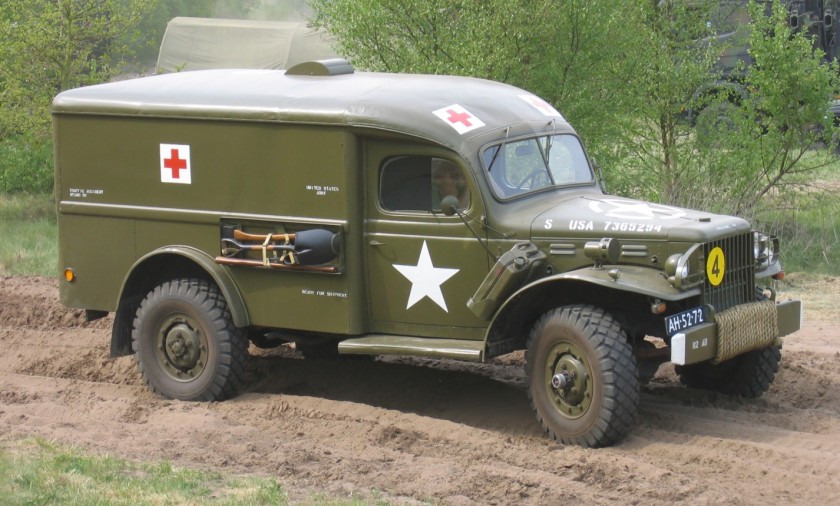 1954 Dodge T214-WC54 (ambulancia).