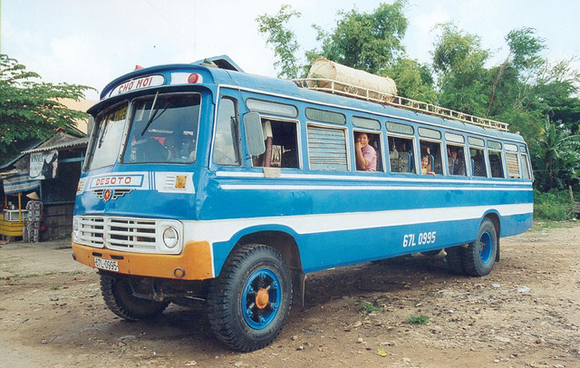 1958 Desoto bus long xuyen sadec - Cho moi Vietnam