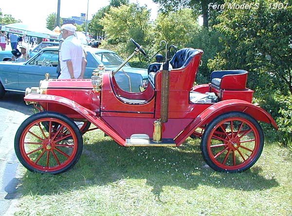 1907 Ford S side