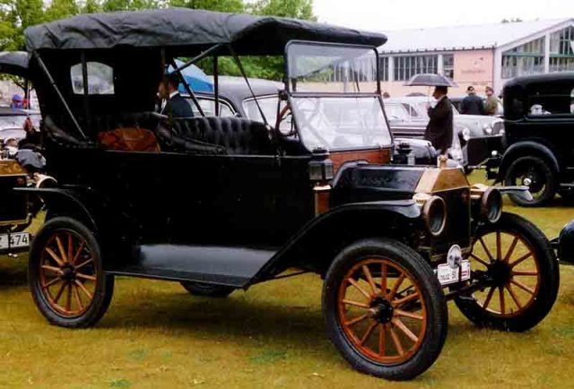 1914_Ford_Model_T_Touring