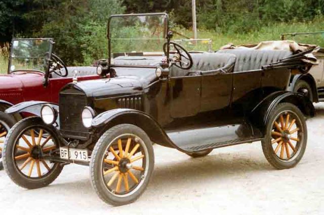 1921_Ford_Model_T_Touring_2