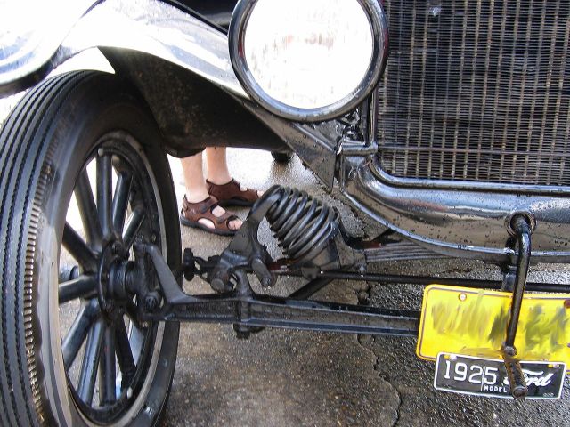 1925 Ford_model_t_suspension.triddle