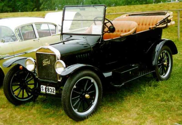 1925_Ford_Model_T_Touring