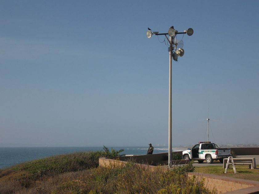 Border_patrol_at_the_beach,_San_Diego_county