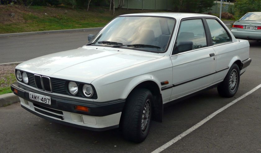 1988-1991 BMW 318i (E30) 2-door sedan 01