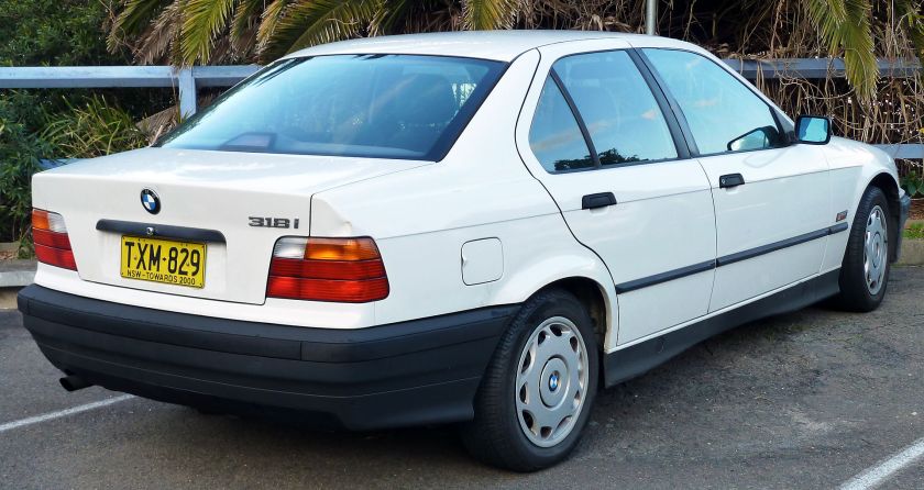 1991-1996 BMW 318i (E36) sedan 03