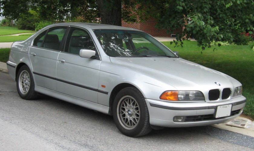 1996-00 BMW 5-Series E39 sedan before facelift