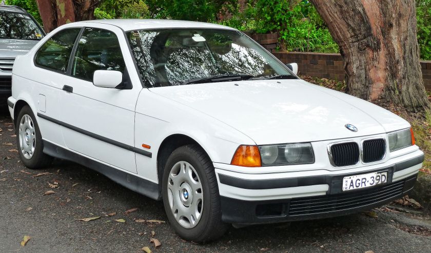 1998 BMW 316i (E36) hatchback 01