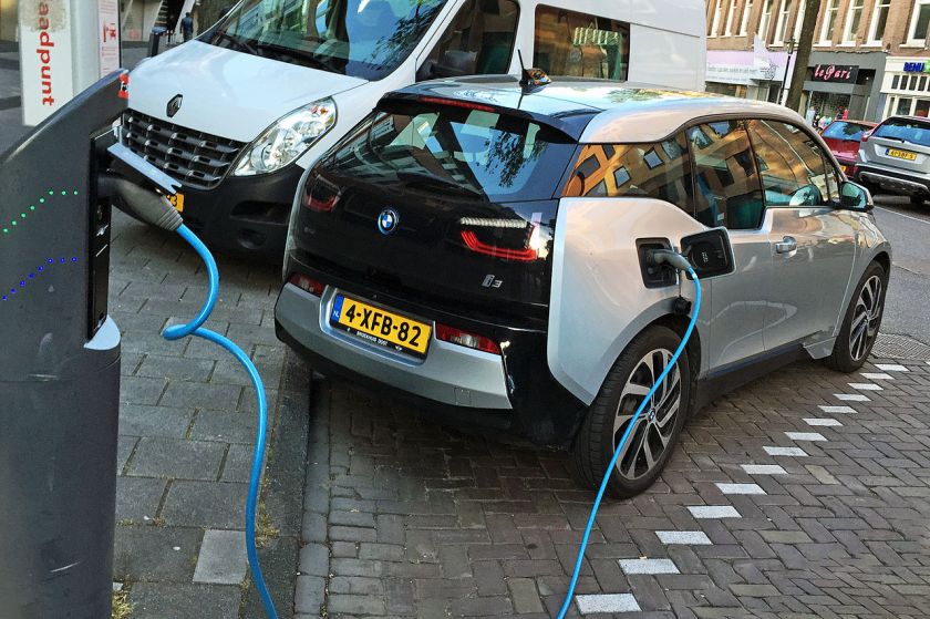 2015 BMW i3 charging in Amsterdam(2)