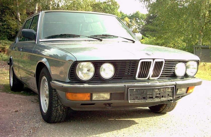 BMW 525i E28 01