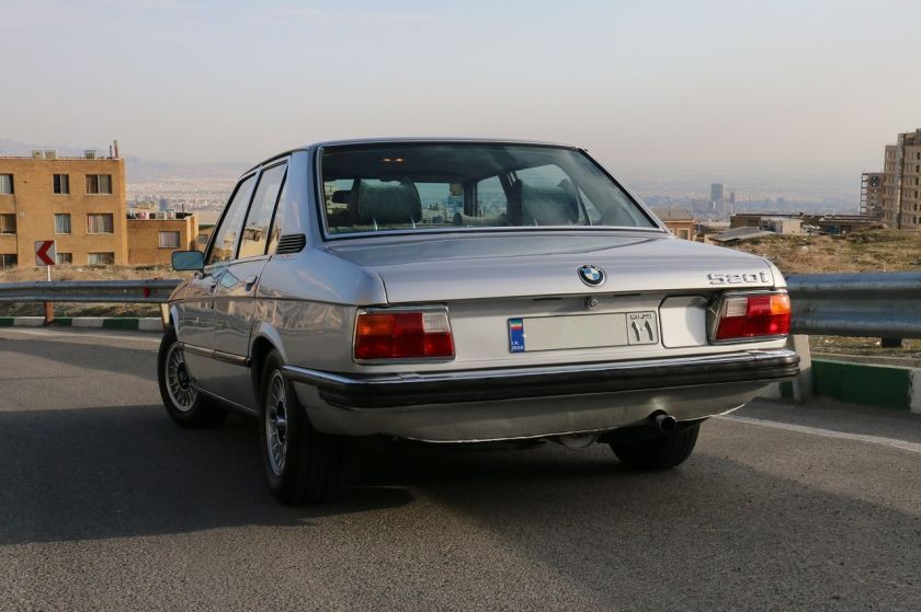 BMW E12 520i, rear