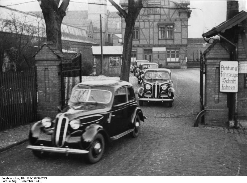 ADN-ZB/Archiv BMW-Werke Eisenach Die volkseigenen BMW-Werke Eisenach lieferten soeben die ersten 15 BMW-Personenkraftwagen an die DWK für den zivilen Bedarf.