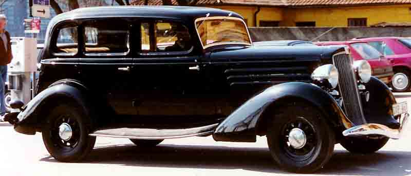 1934 Hupmobile 417 W Sedan