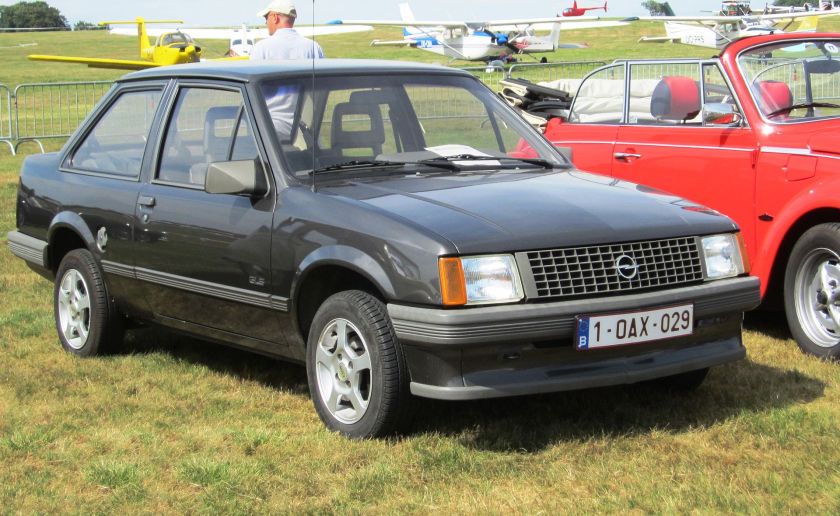 1982-87 Opel_Corsa_A_2-door_notchback_prefacelift_at_Schaffen-Diest_Fly-drive_2013