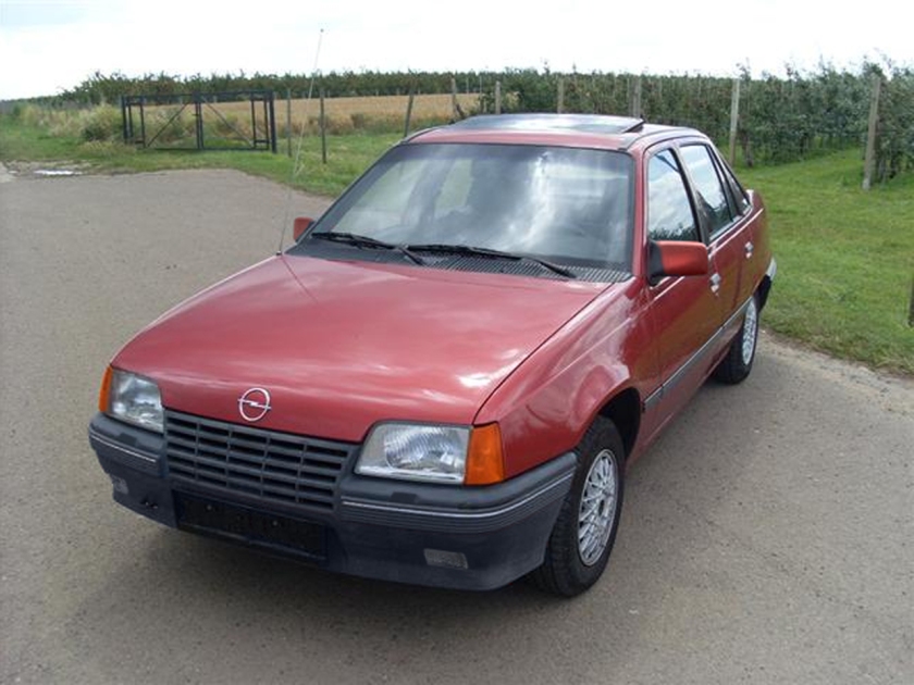 1985-89 OPEL-VAUX-KADETT-E sedan