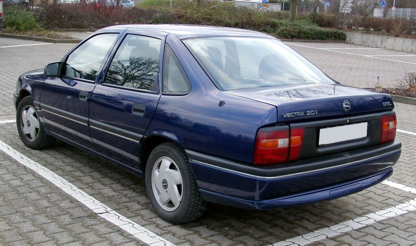 1992–1995 Opel Vectra A sedan rear