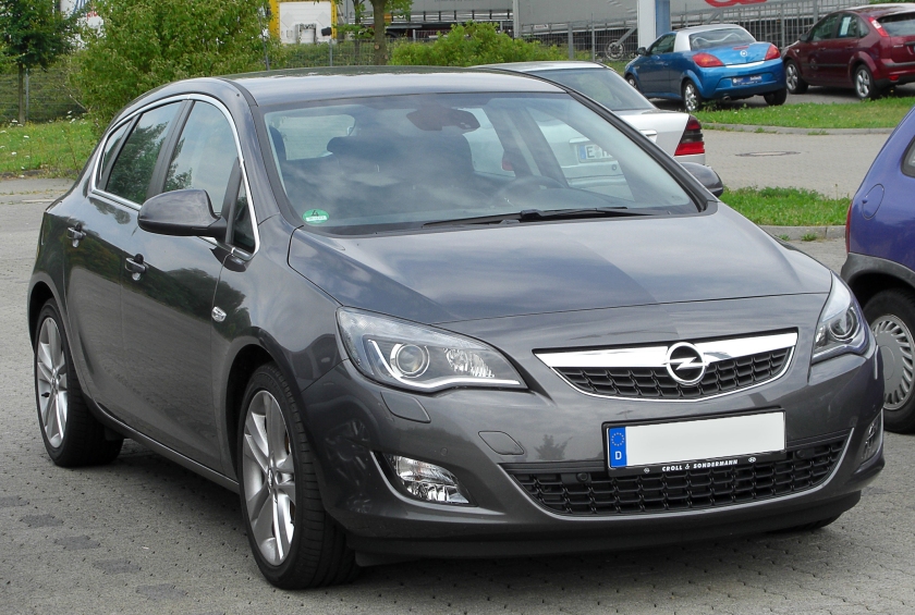 2010 Opel Astra J front