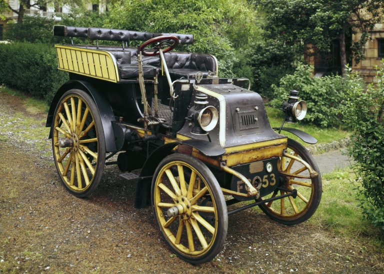 Daimler, 2 cylinder motor car
