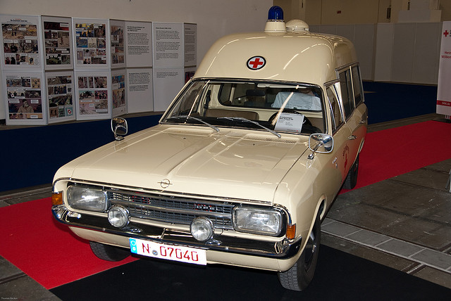 opel rekord-ambulance-05