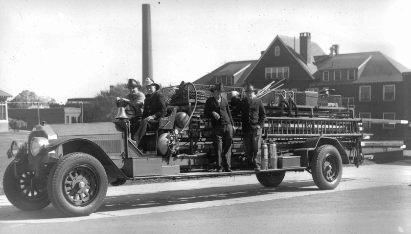 1923 American LaFrance city-service ladder truck