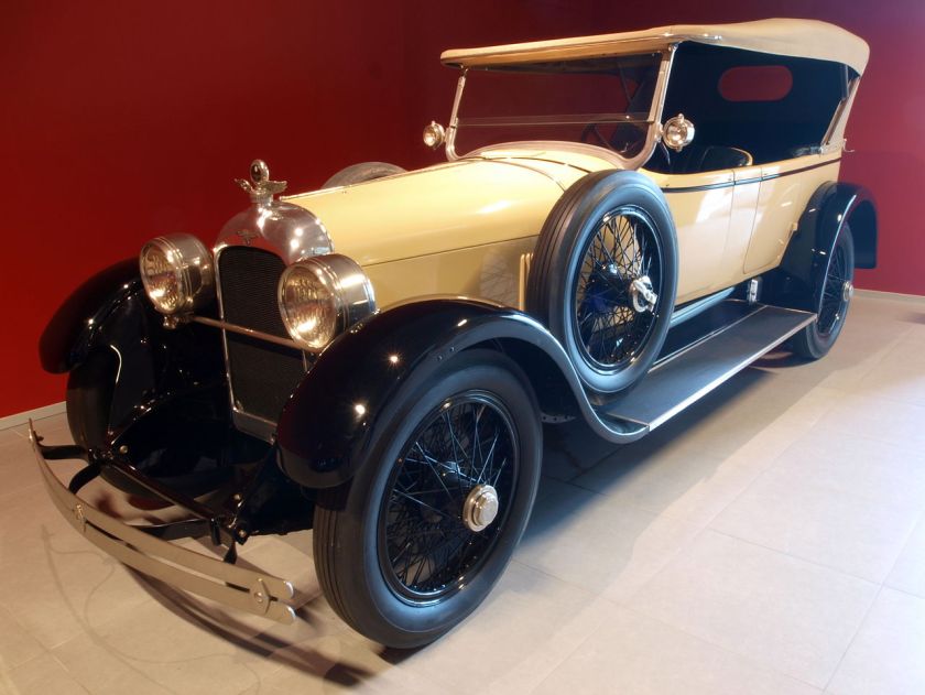 1923 Duesenberg Model A touring car at the Louwman Museum
