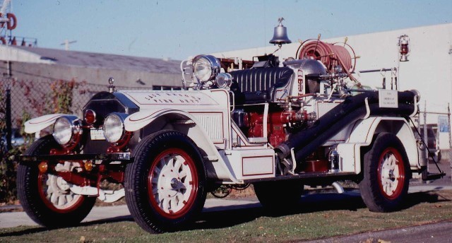 1924 American LaFrance 1000-GPM Rotary Gear Pumper