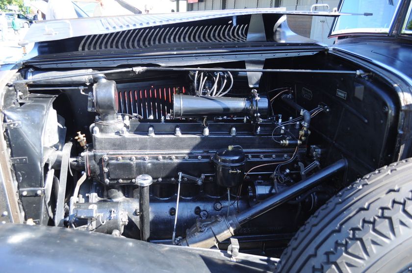 1931 Chrysler Imperial engine_01