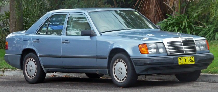 1986-89 Mercedes-Benz 300 E (W124) sedan 01