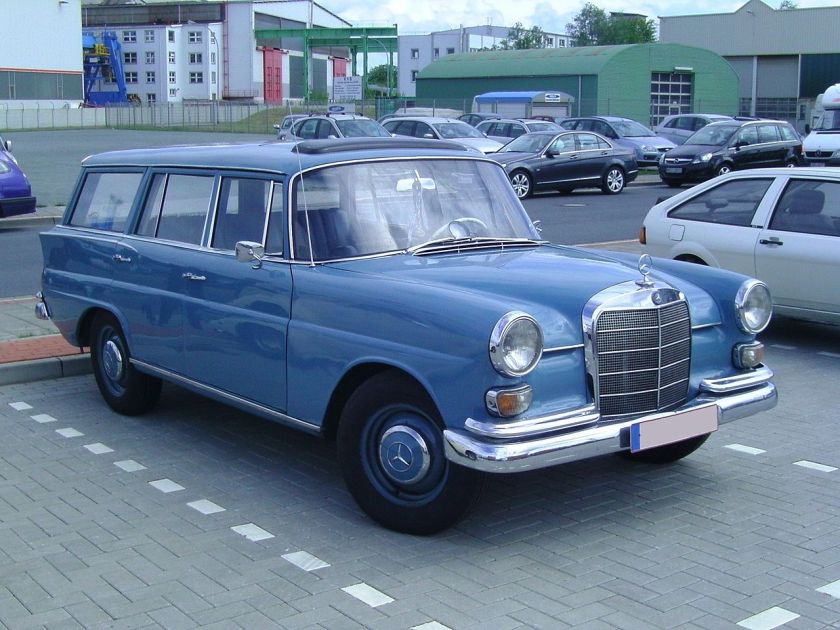 A Mercedes Benz 200 W 110 Kombi