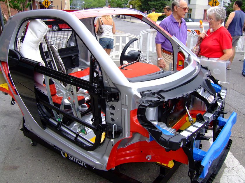 Cutaway showing car structure of the Smart Fortwo