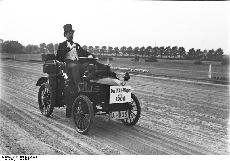 Eines der ersten Automobile aus dem Jahre 1900