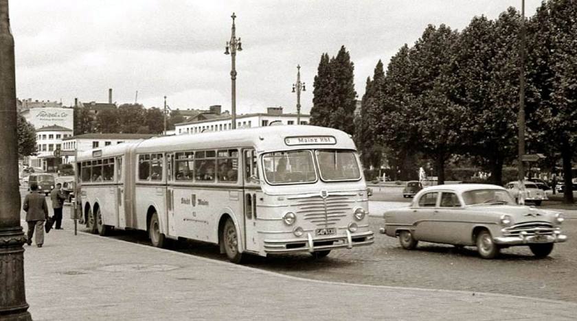 1955 Büssing-Gelenkbusse mit zweiachsigem Nachläufer