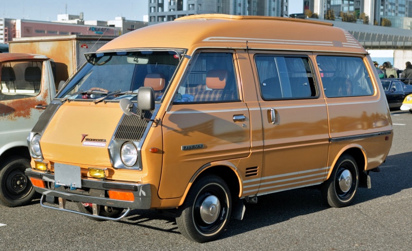 1973-75 LiteAce wagon (KM10G pre-facelift)