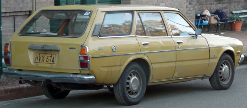 1974-77 Toyota Corona (RT118) SE station wagon (Australia) rear 1976