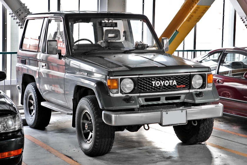 1984-90 Toyota Land Cruiser 70 light LJ71G Japan