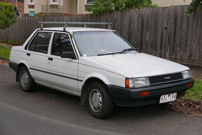1985 Toyota Corolla (AE80) S sedan