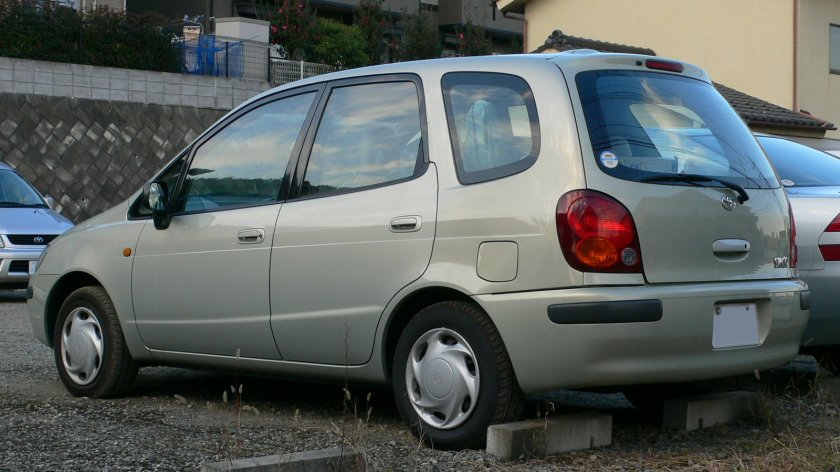1997-99 Toyota Corolla-Spacio 1st gen 01