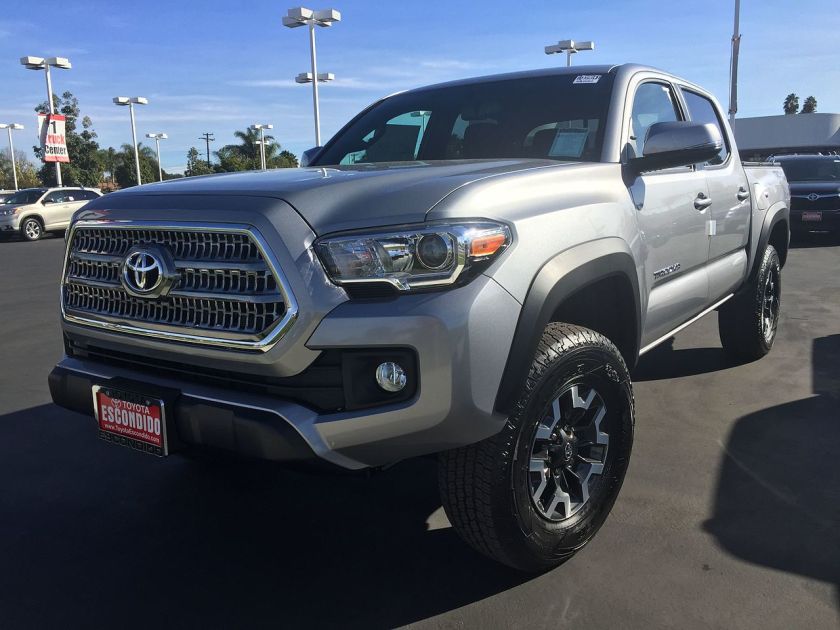 2016 Toyota Tacoma off-road short bed TRD
