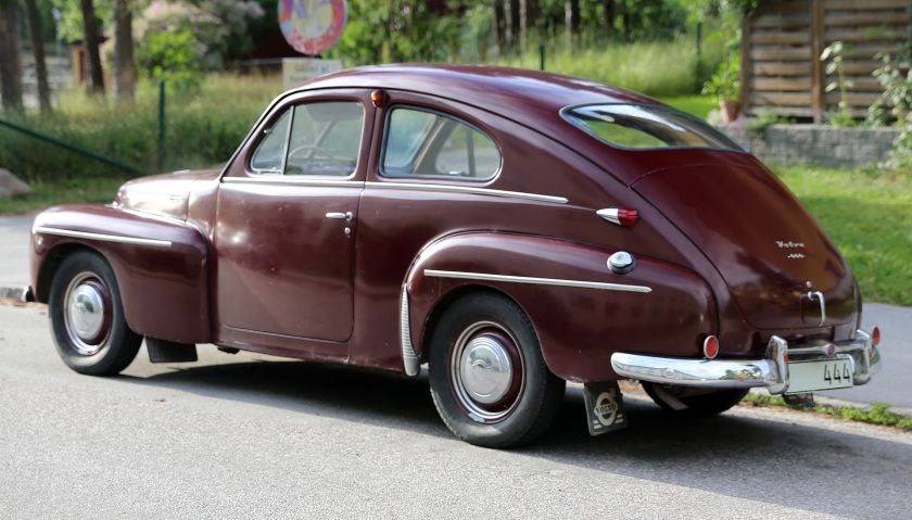 1954 Volvo PV 444 HS, showing the new full-sized rear windshield