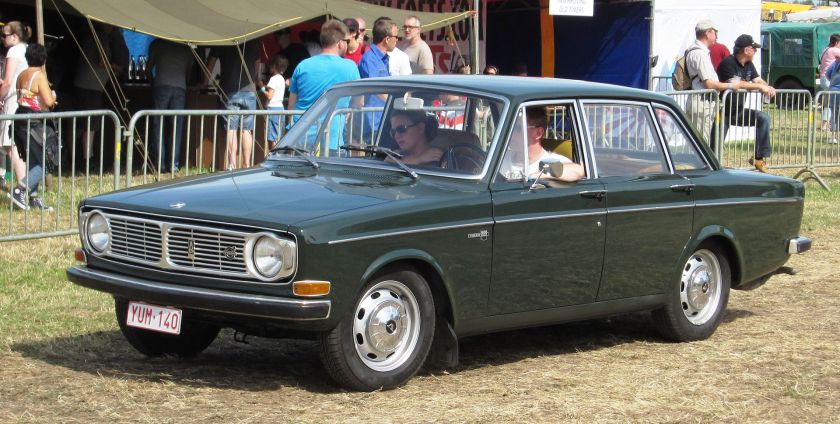 1968 (pre-facelift) Volvo 144 4-door sedan