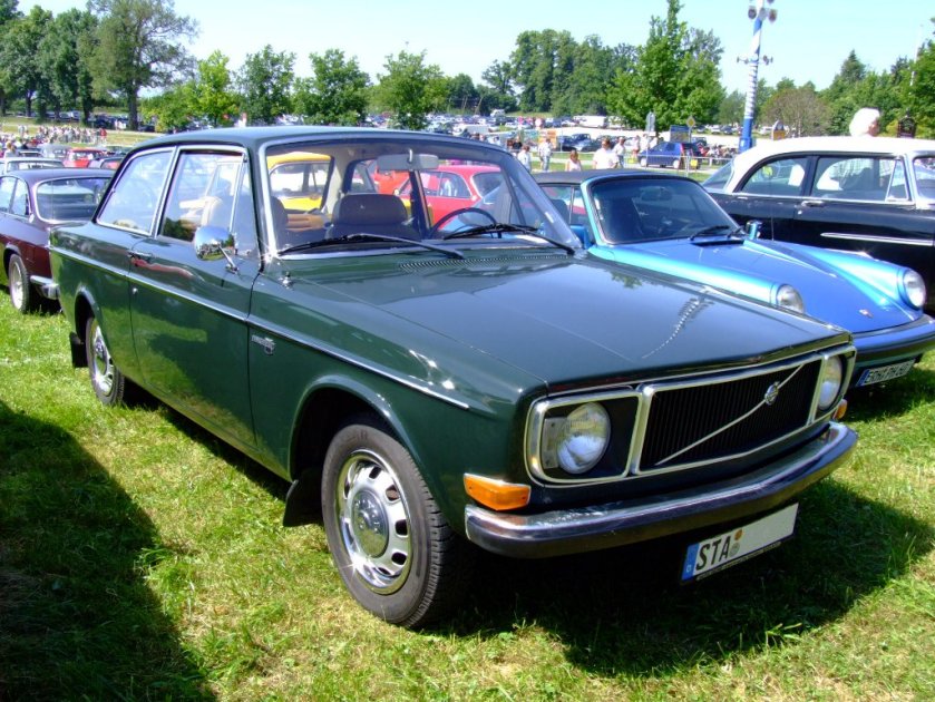 1971 (including first facelift) Volvo 142 2-door sedan.
