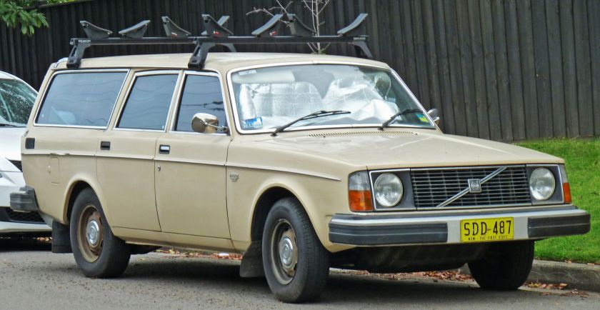 1975-78 Volvo 245 DL station wagon