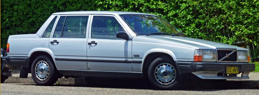 1985-89 Volvo 740 GL sedan 1987