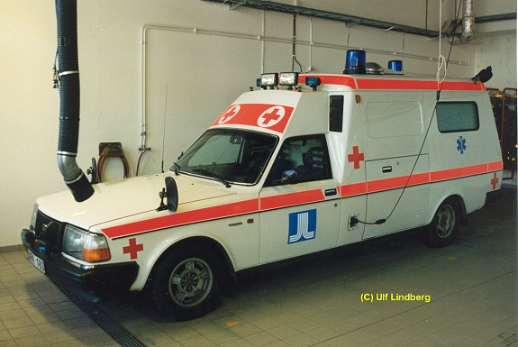volvo 240-ambulans-11
