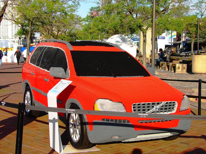 Volvo XC90 constructed from Lego bricks